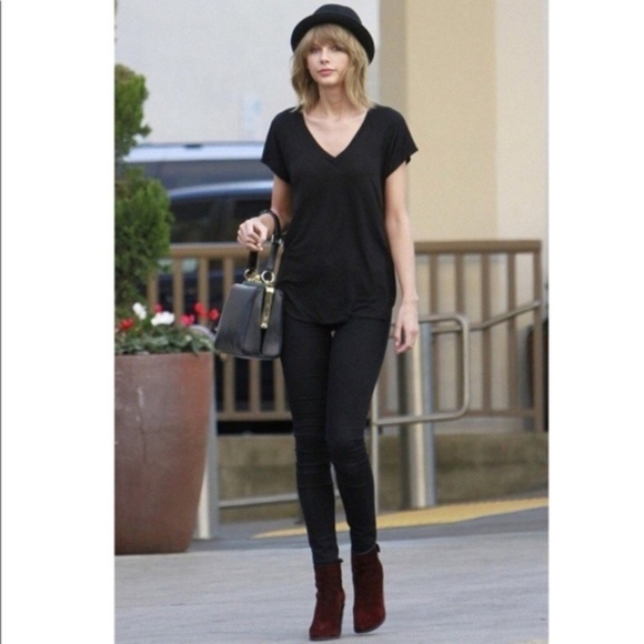cloth & stone Tops - Cloth and Stone V-Neck Hi-Lo Tee in Black